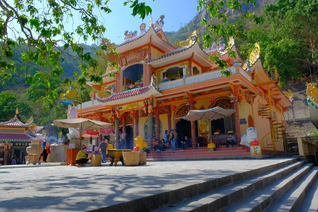 Điện Bà Linh Sơn Thánh Mẫu