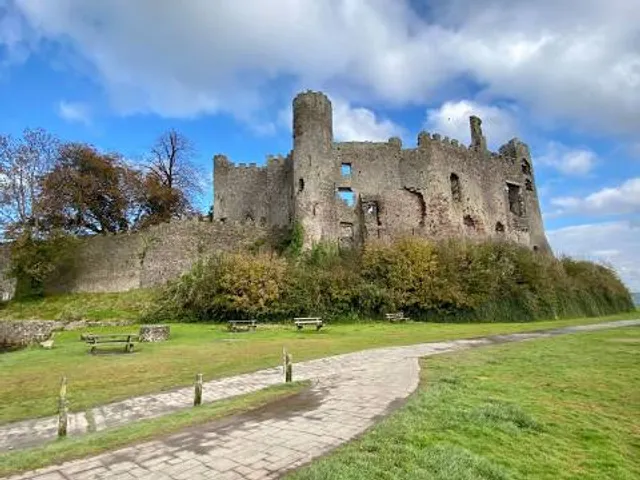 Laugharne Castle/ Castell Talacharn