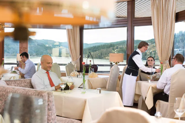 Restaurant "Vier Täler" mit Seeblick