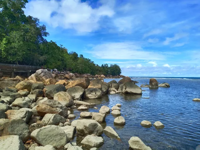 Obyek Wisata Pantai Batu Pinagut