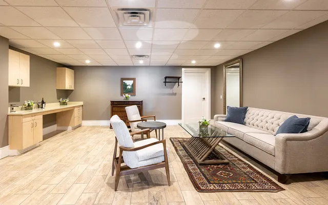 Lakeside Spa And Salon