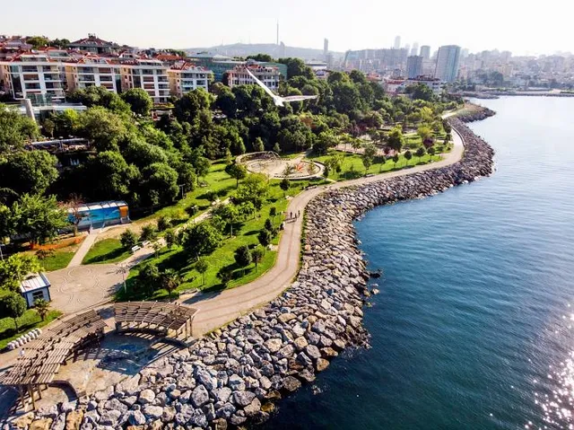 Kadıköy Moda Sahil Parkı ve Yürüyüş Yolu