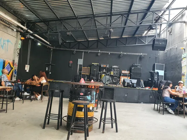 Pizza del Perro Negro / Sangriento