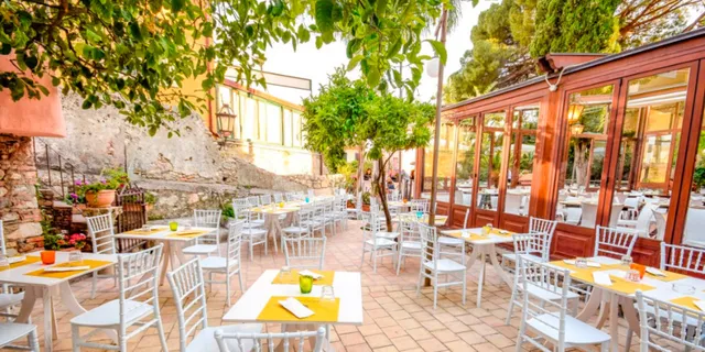 Villa Zuccaro Pizzeria Taormina