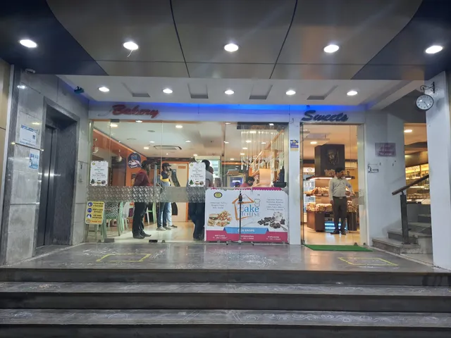 S F C (Swagrama Food Court)