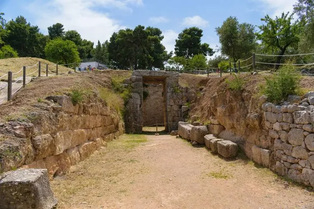 Vaulted, ''Lions Tomb''