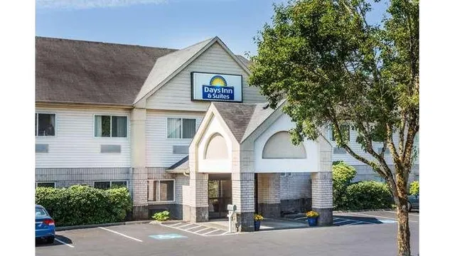Days Inn & Suites by Wyndham Vancouver