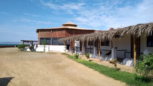 Punta Lobitos Albergue