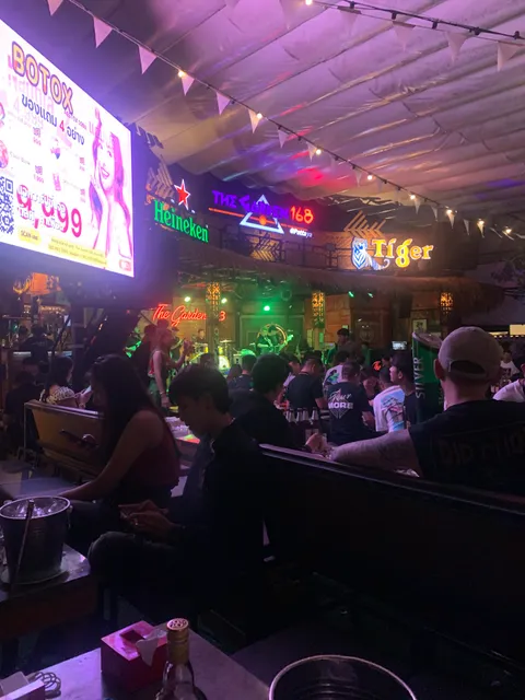 芭提雅露天酒吧