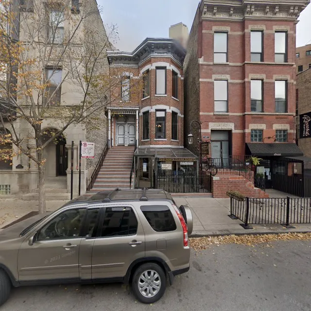2121 N Clark St