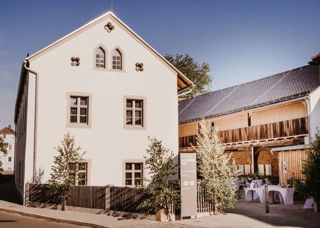 Informations-und Begegnungszentrum Schafferhof mit Theres-Neumann-Museum