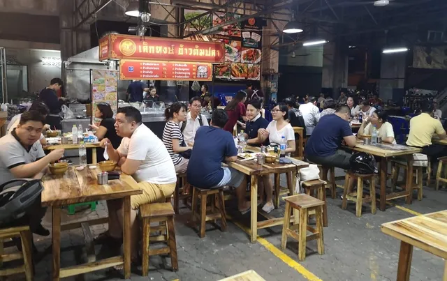 เล็กหงษ์ ข้าวต้มปลา ตลาดพลู