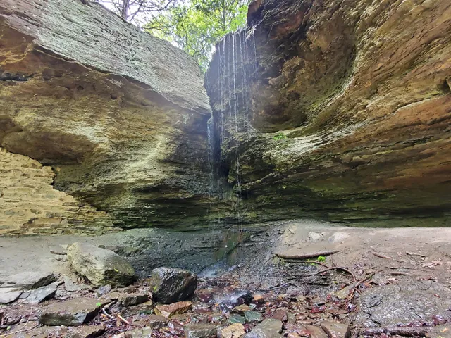 Moonshiners Cave Trail