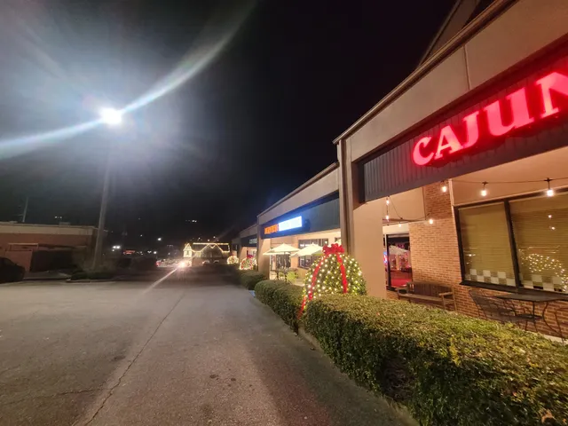 The Shops at Oak Park Shopping Center