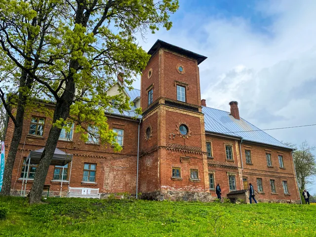 Gulbenes Sarkanā pils