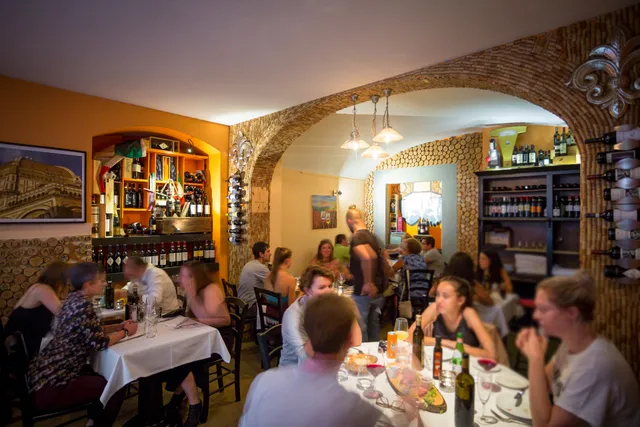 La Buchetta Food & Wine Restaurant