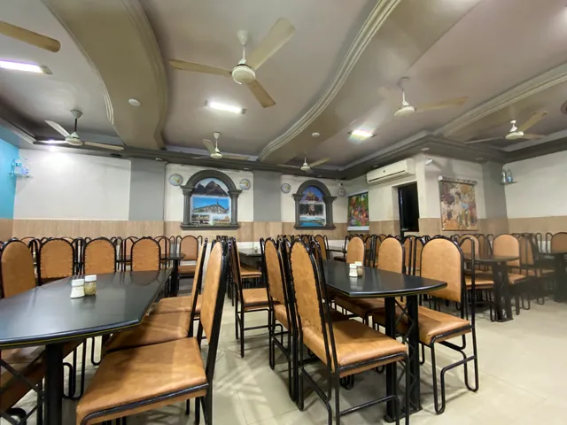 Raj Dining Hall - Best Gujrati Restaurant in Junagadh | Best Chinese and Punjabi Restaurant in Junagadh
