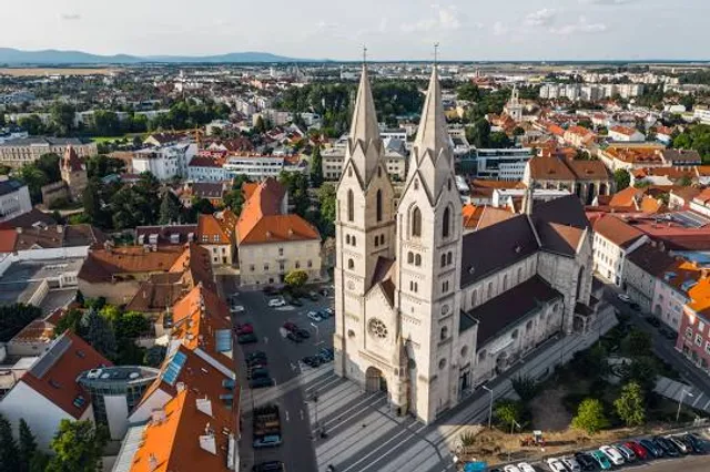 Wiener Neustadt Cathedral - Dom