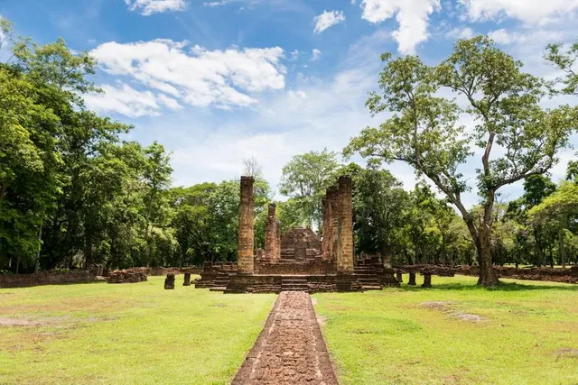Wat Suan Kaeo Uthayan Yai