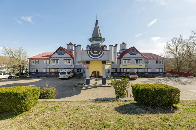 OYO Hotel Branson Victorian Palace