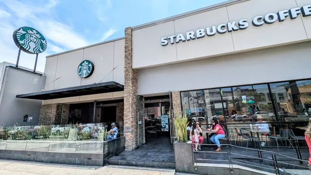 Starbucks Ensenada Malecón