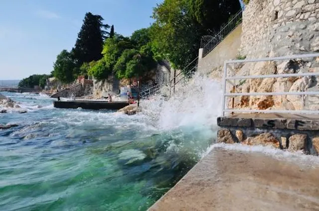 Pećine Public Beach