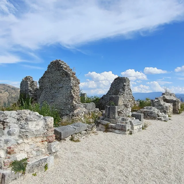 Borgo Medievale Alba Fucens