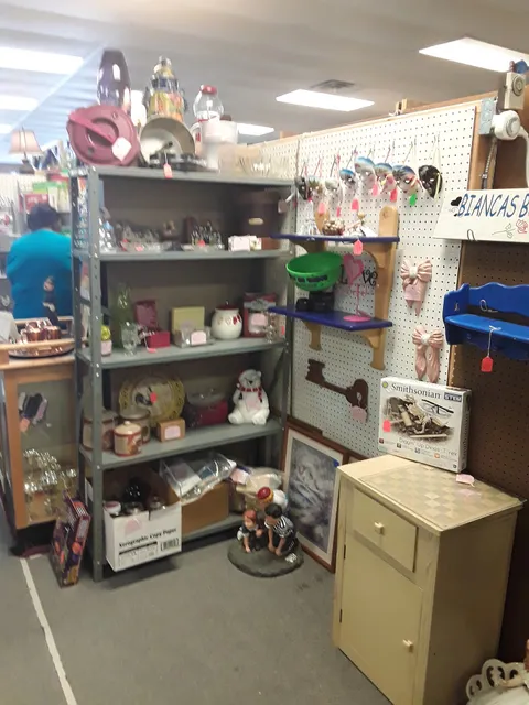 FAMILY TREASURES ANTIQUE MALL