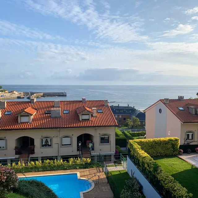 La Casa de las Flores Comillas