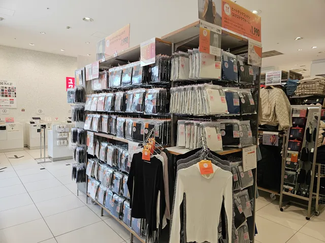 Uniqlo Foleo Osaka Dome City