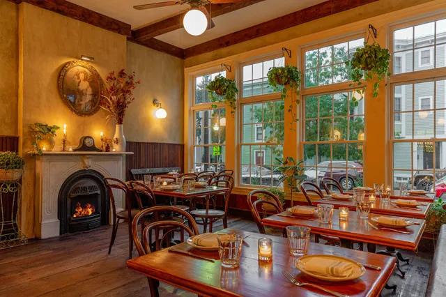 Waverly Kitchen & Bar Charlestown