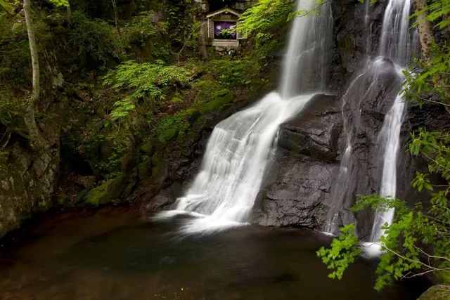 Shijuhachi Falls