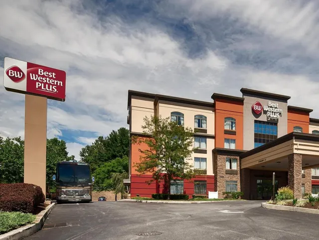 Harrisburg East Inn and Suites
