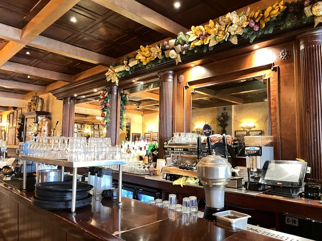 Caesar's Restaurante Bar