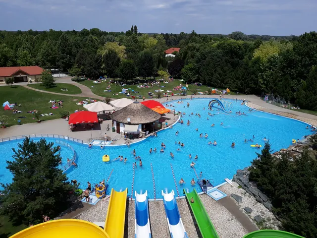 Lipót Bath and Camping