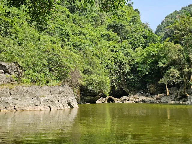 Khu du lịch Ao Dong - Hang Luồn