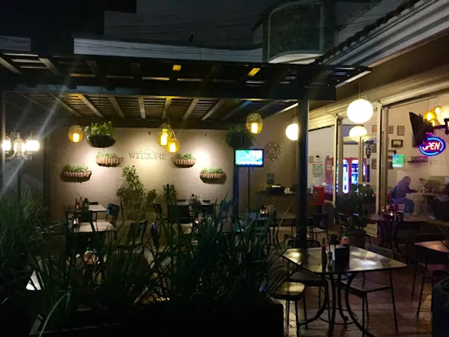 La Barra Sushi & Burger