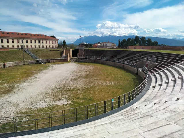 Amphithéâtre Romain