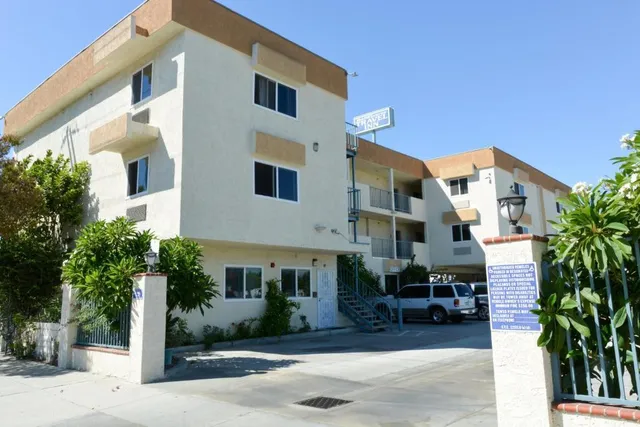 Bellflower Travel Inn