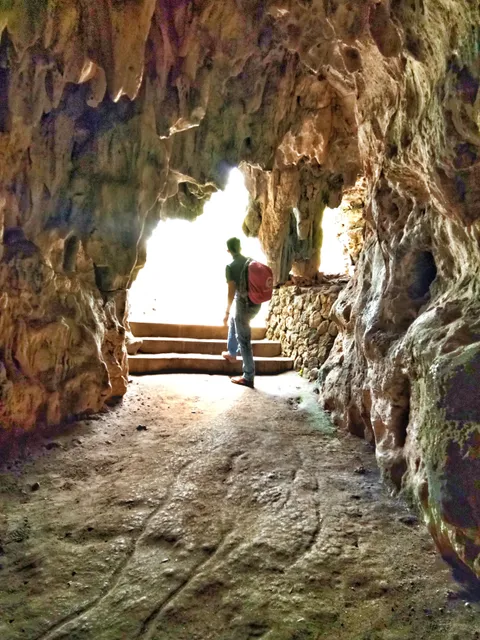 Goa Tembus Pracimantoro