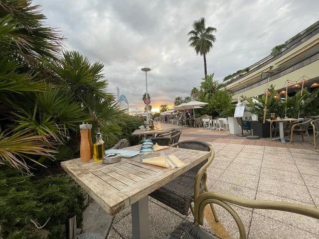 Le Blue Bay - Restaurant Bord de mer - Saint-Laurent-Du-Var