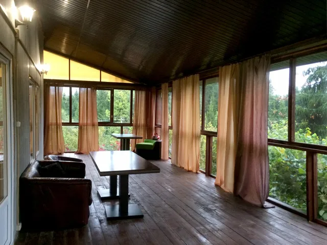 Gostevoy Dom Khrustal'nyy