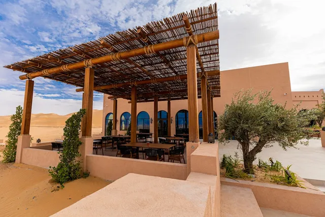 Bab Al Nojoum Bateen Liwa