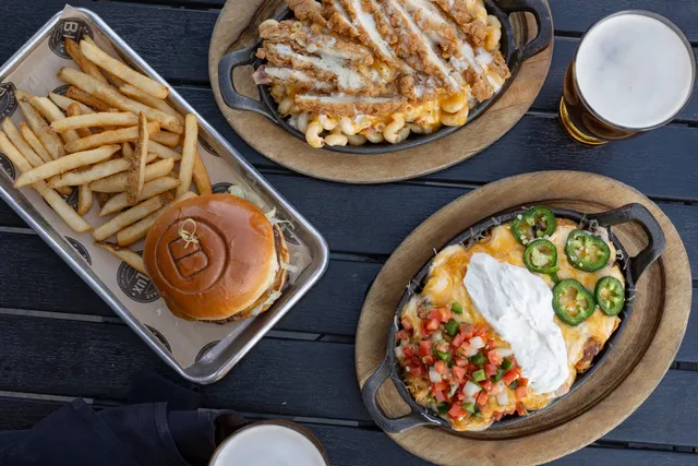 B-LUX Grill & Bar Lake Delton