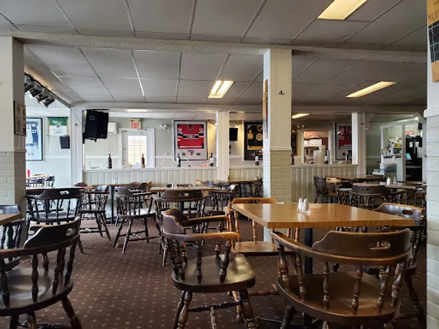 MacBouch Beverage Room & Grill