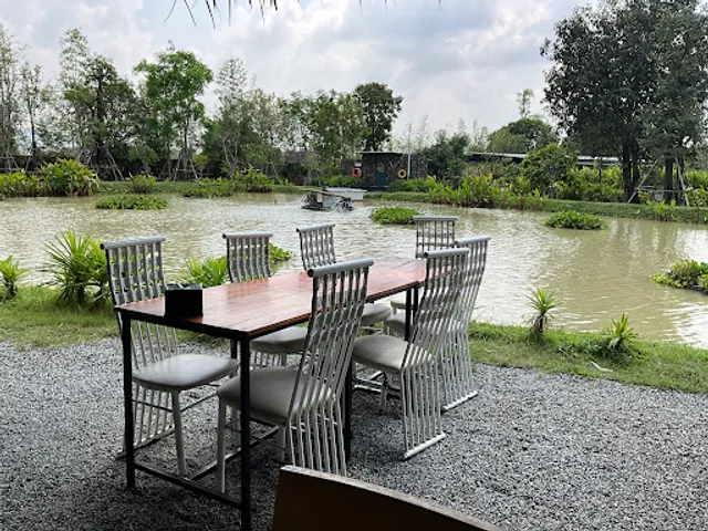 ร้านอาหาร หน้าต่างเขียว (Nha Tang Kiew Restaurant)