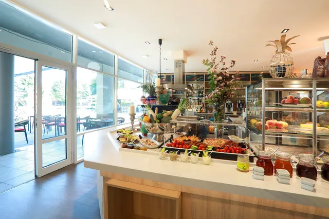 SPREE.Breakfast, Burger & More