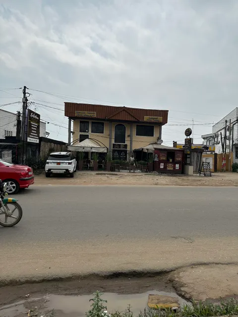 RESTAURANT SERVICE TRAÎTEUR PLAT À EMPORTER Chez "CHICKEN HOUSE"