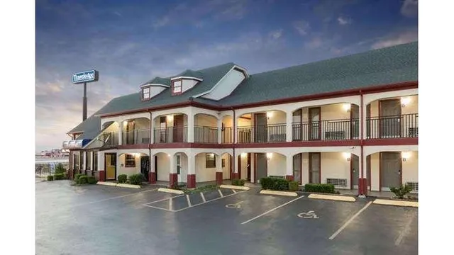 Travelodge Inn & Suites by Wyndham Norman