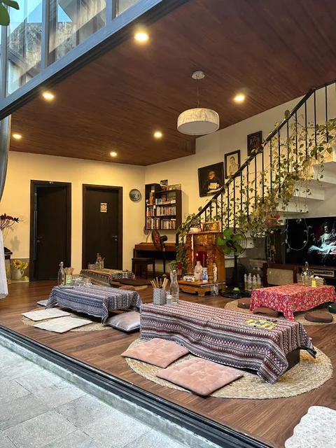 Chickpea Eatery: Mom's Kitchen - Da Nang Vegan & Vegetarian Restaurant